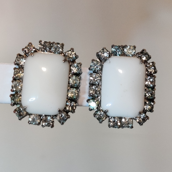 Vintage Signed Weiss White Milk Class Earrings - Picture 11 of 15